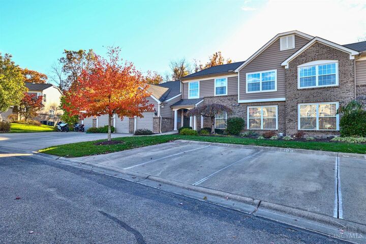 Property Photo: 5884 Stonebridge Circle OH 45150