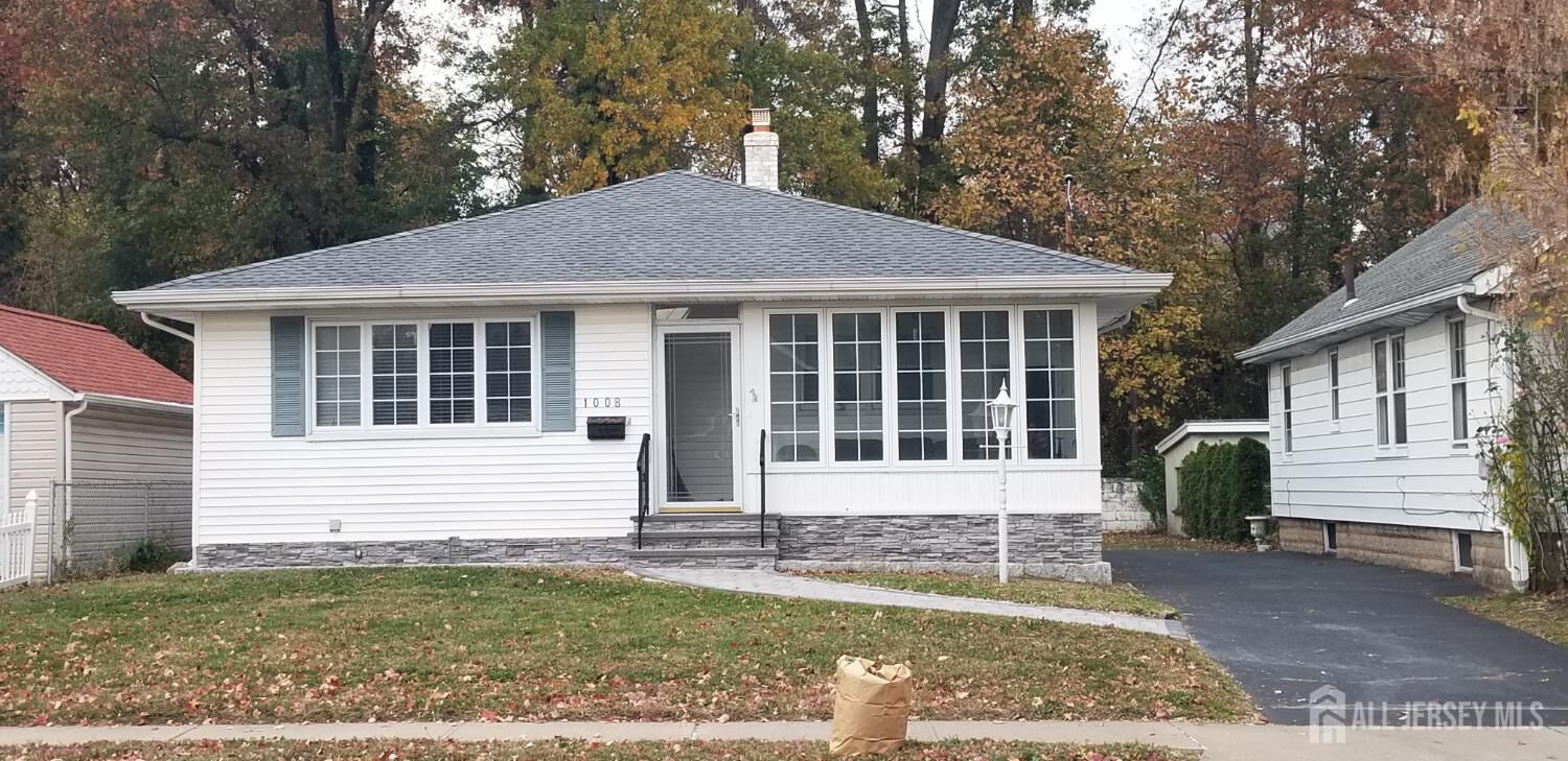 Property Photo: 1008 Main Street NJ 08863