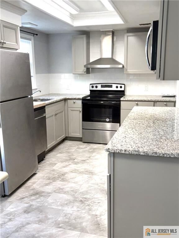 Property Photo:  303 Sharon Way 303B  NJ 08831 