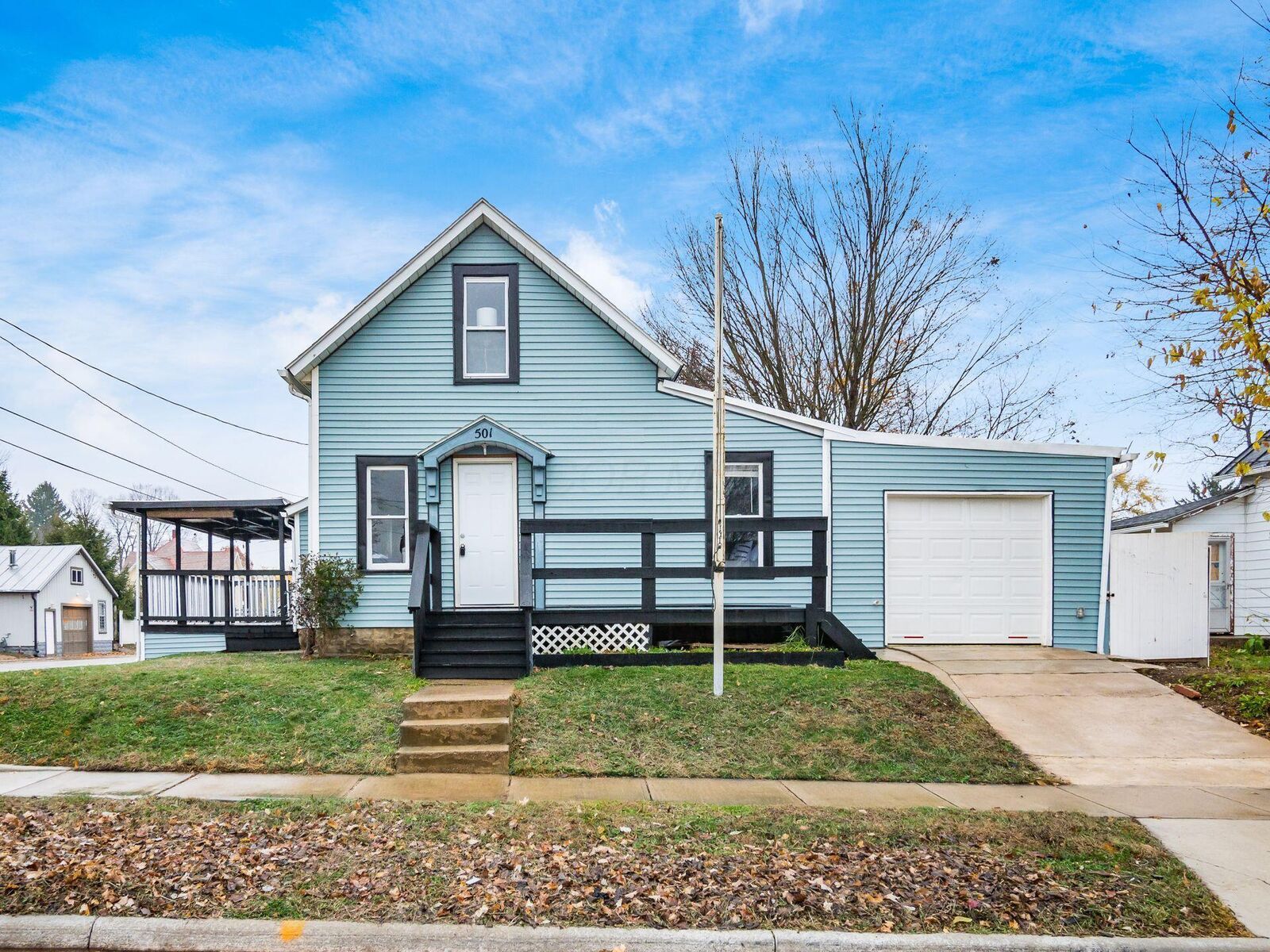 Property Photo:  501 Oak Street  OH 43050 