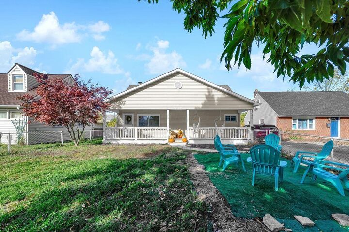 Property Photo: 4006 Halsey Place OH 43228