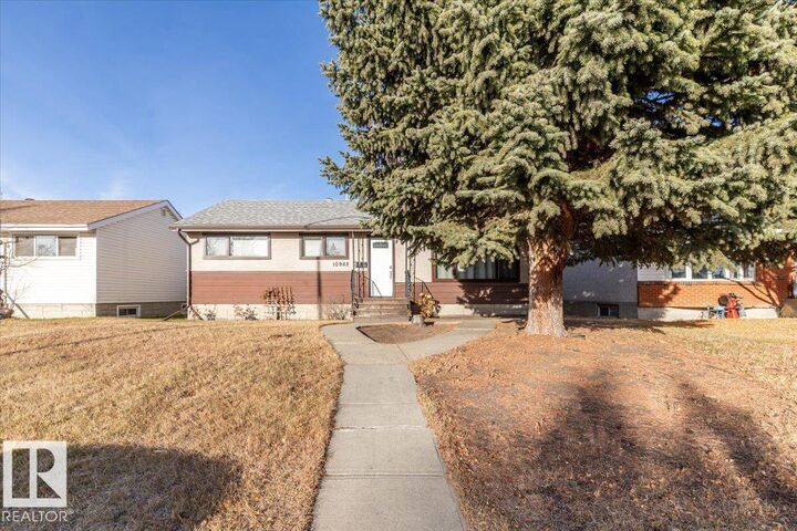 10982 164 Street NW  Edmonton AB T5P 3S3 photo