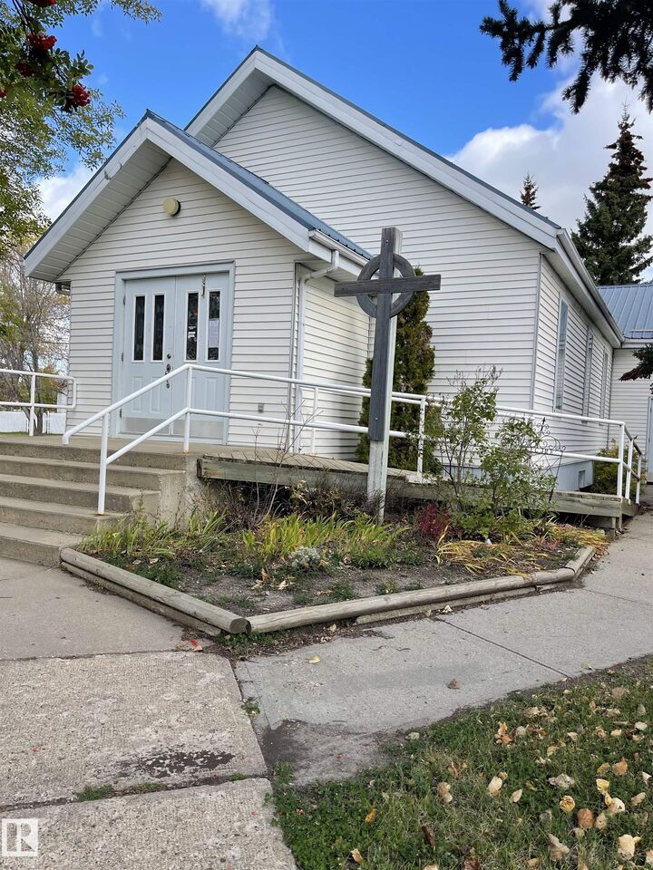 Property Photo: 5042 48 Avenue AB T9C 1R5