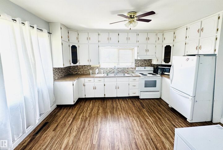 Property Photo: 5317 51 Avenue AB T0A 3A1