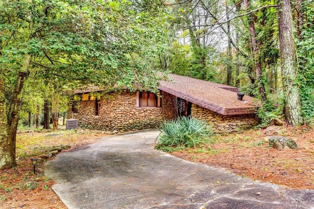 Property Photo: 1271 Eastview Road NE GA 30012