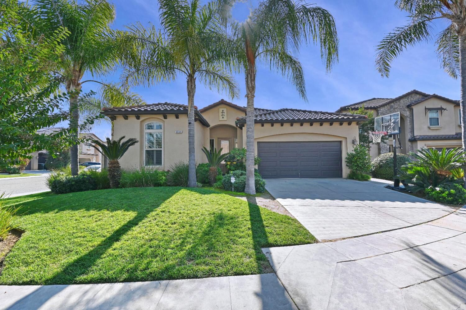 Property Photo: 6933 W Portals Avenue CA 93723