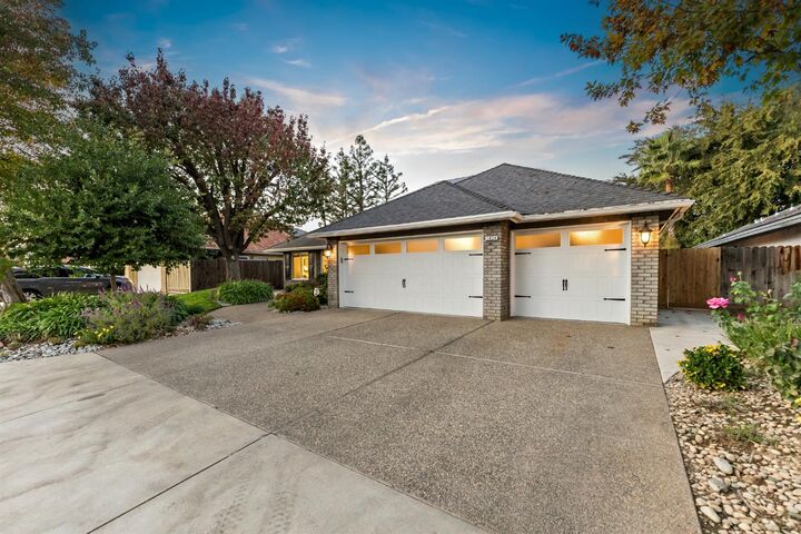 Property Photo:  1834 E Niles Avenue  CA 93720 