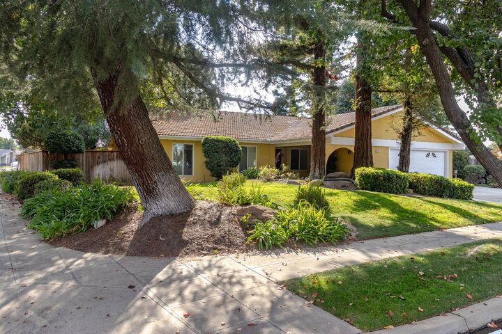 Property Photo: 573 W Fremont Avenue CA 93704