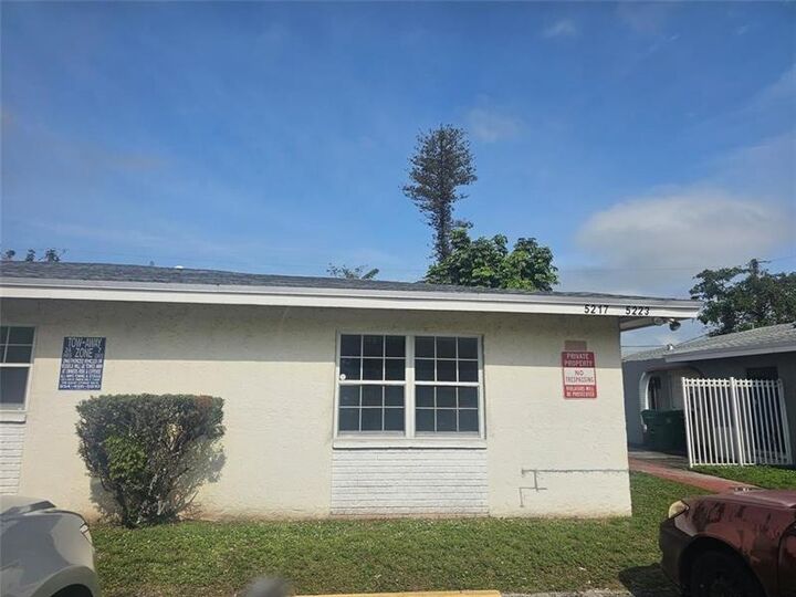 Property Photo:  5223 NW 18th Ct  FL 33313 