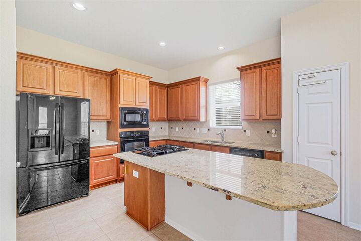 Property Photo:  643 E 10th Street  TX 77008 