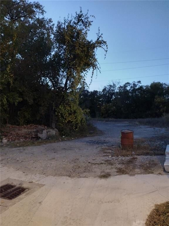 Property Photo: 1040 E 1st Street MO 64120