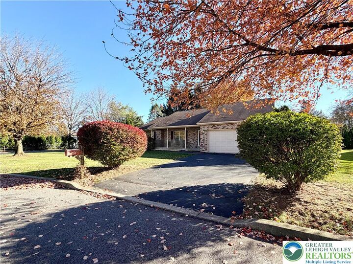 Property Photo:  3100 Val Vista Drive  PA 18045 