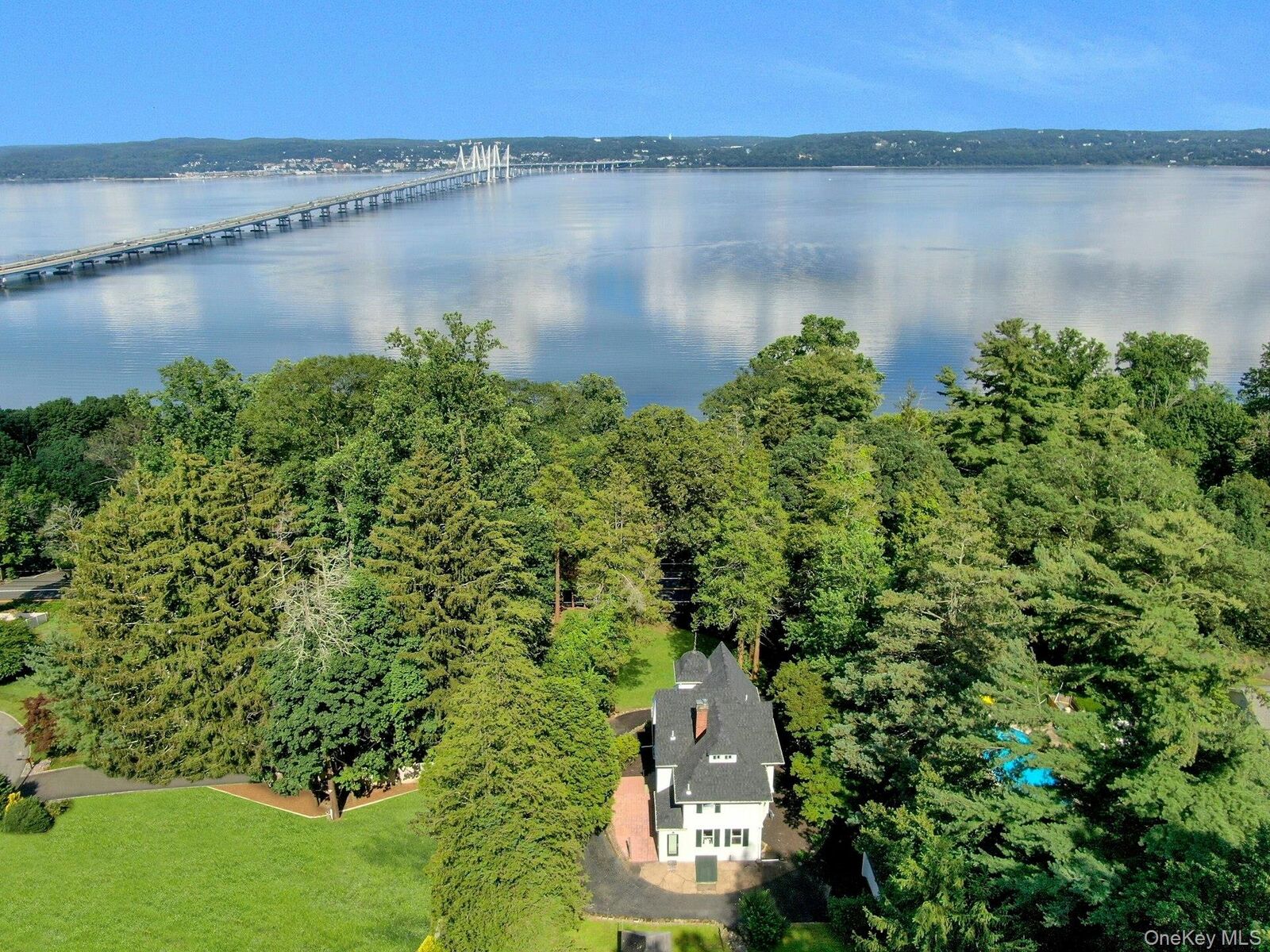 Property Photo:  1002 Route 9W S  NY 10960 