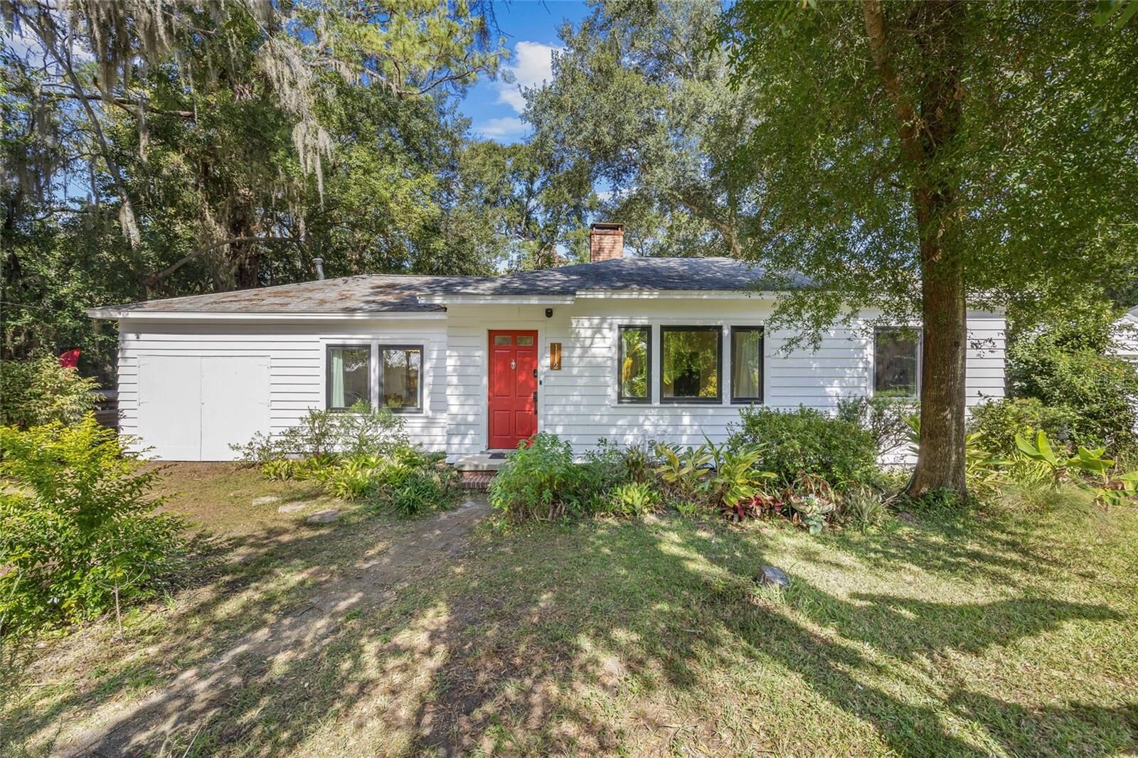 Property Photo: 1112 NW 10th Avenue FL 32601