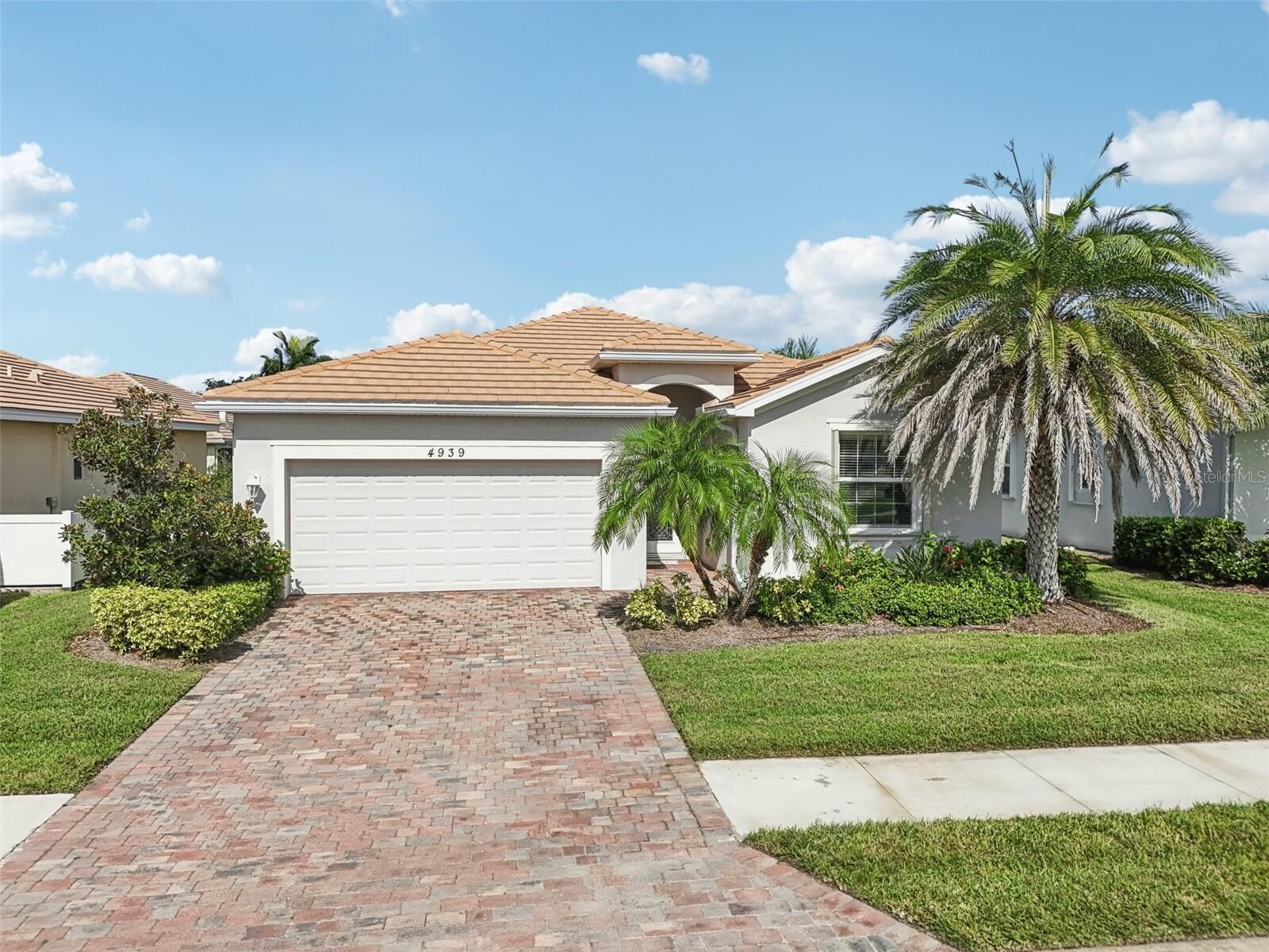 Property Photo: 4939 Grand Cypress Boulevard FL 34287