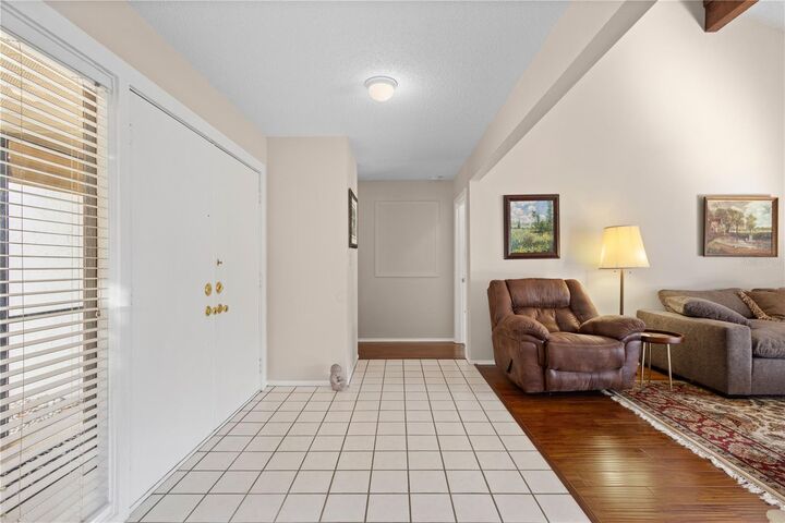 Property Photo: 4527 La Jolla Drive FL 34210