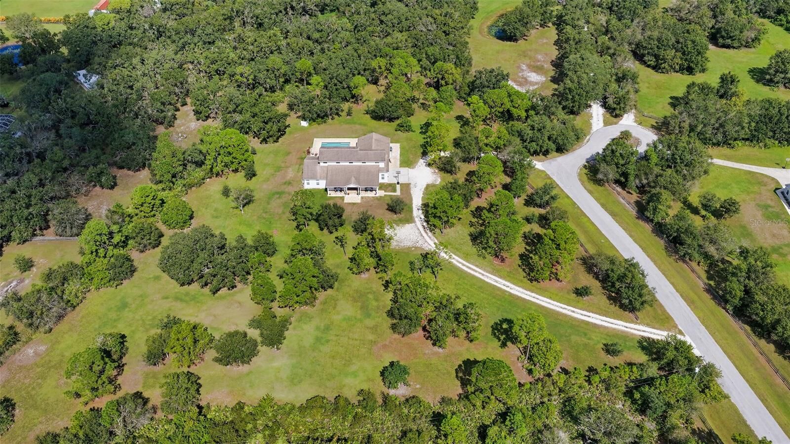Property Photo:  1408 Oak Hammock Road  FL 34240 