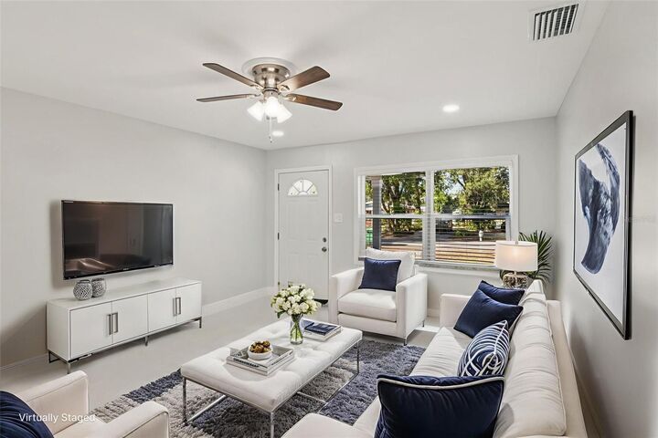 Property Photo: 2425 S Ramona Circle FL 33612