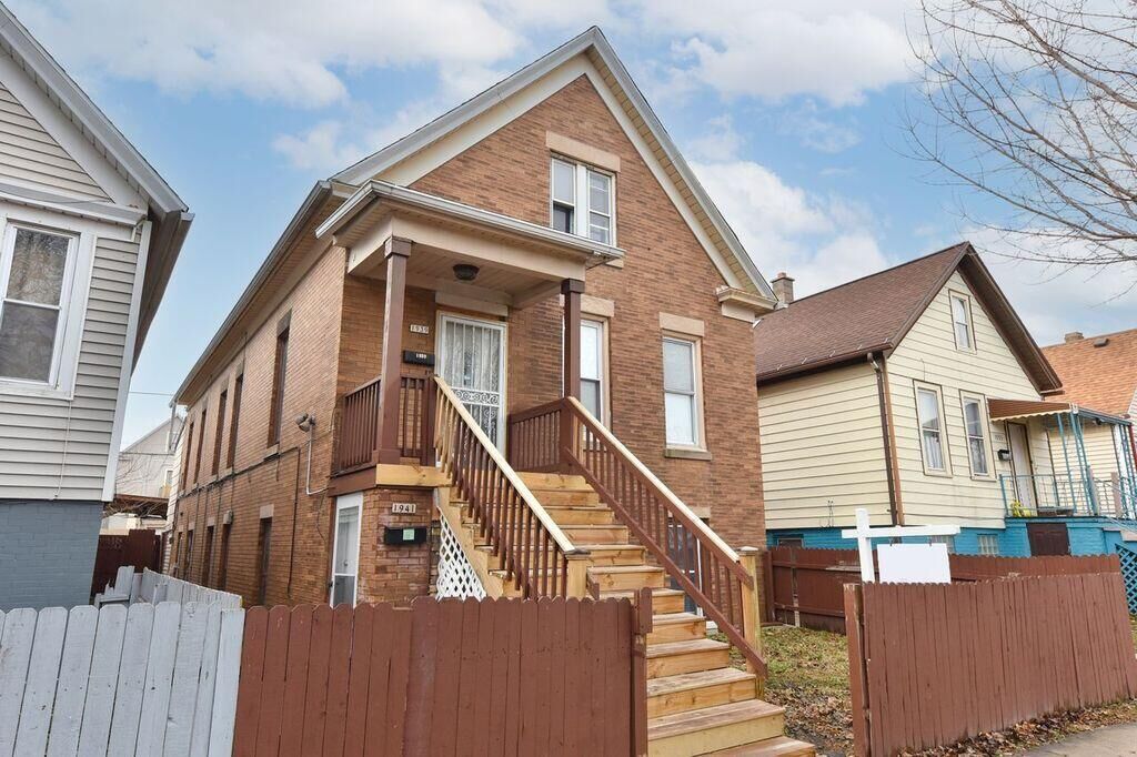 Property Photo:  1939 S Winona Ln  WI 53204 