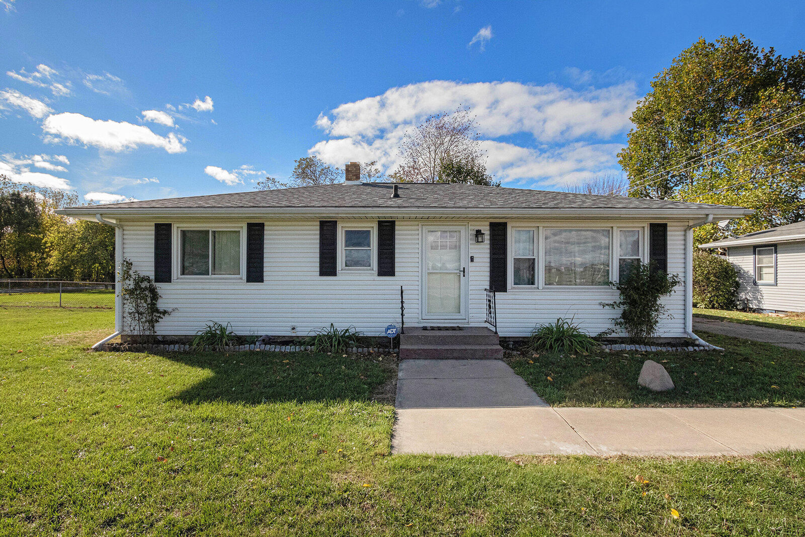 Property Photo:  2034 Union Avenue  MI 49022 