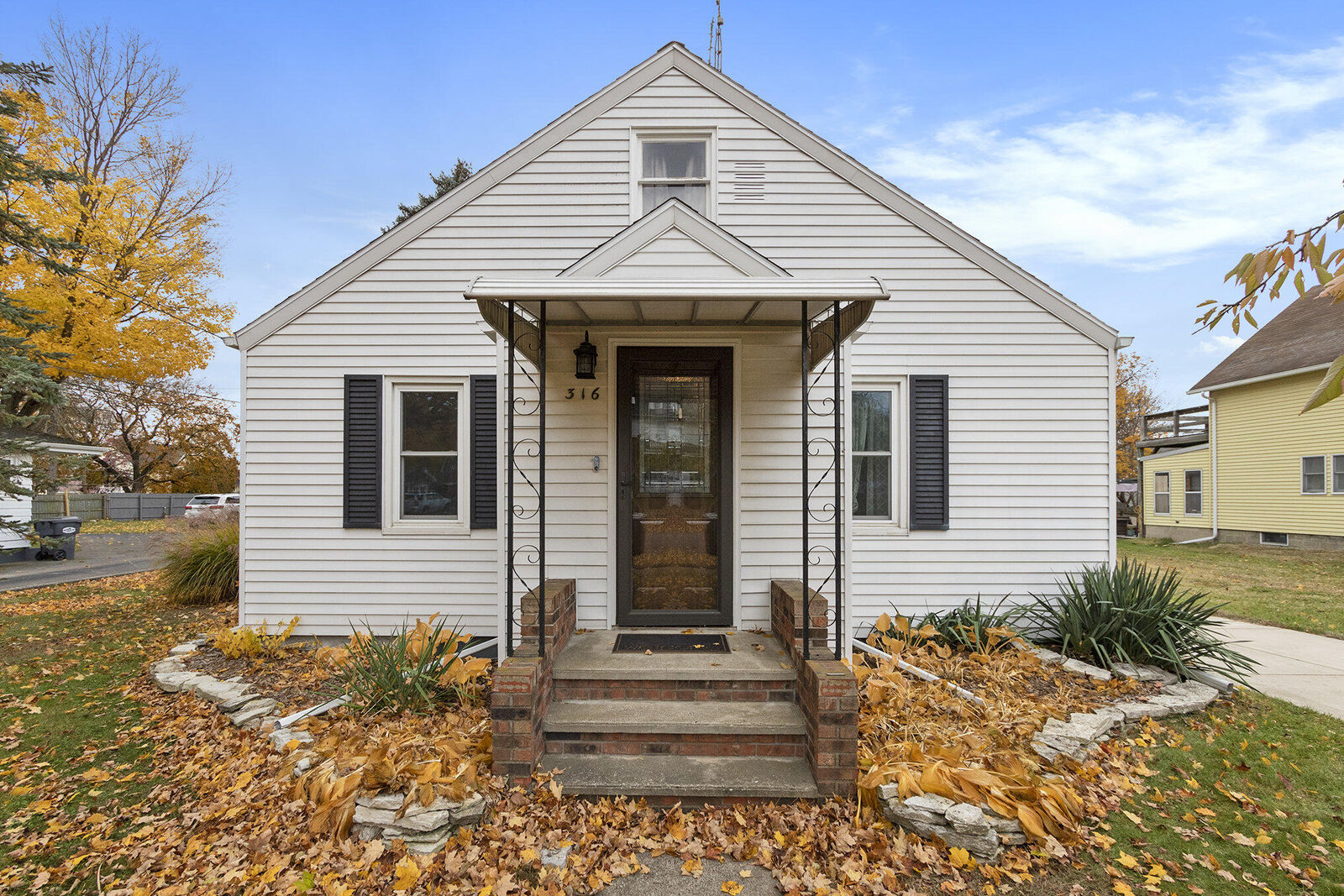 Property Photo:  316 Sutherland Avenue  MI 49098 