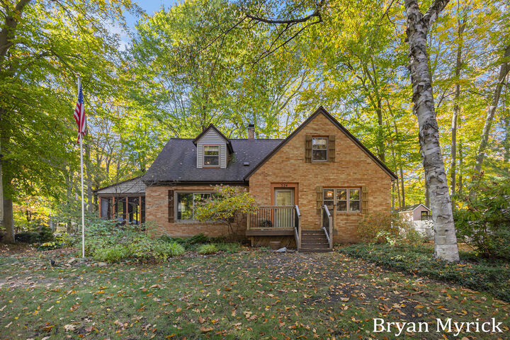 Property Photo: 324 Marquette Avenue MI 49424