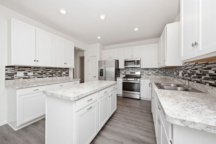 Property Photo:  2017 Pembridge Lane  IL 60431 