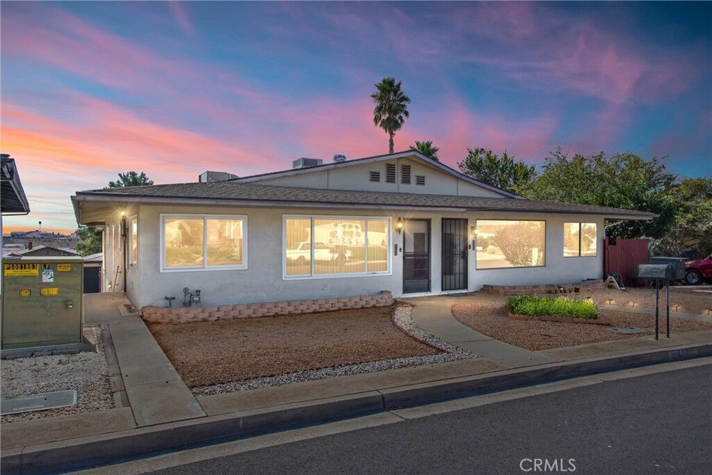 Property Photo: 217 Summit View CA 92320