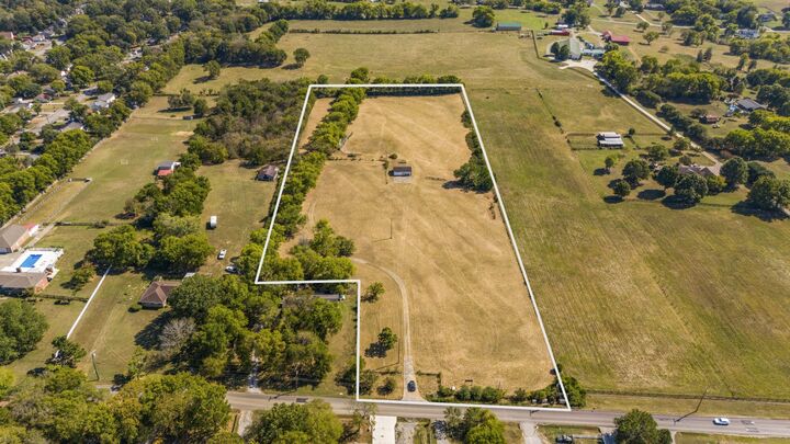 Property Photo: 417 Nawakwa Trl TN 37115