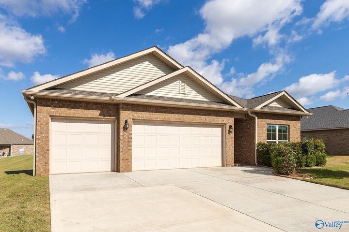 Property Photo: 109 Creek Ridge Drive AL 35759