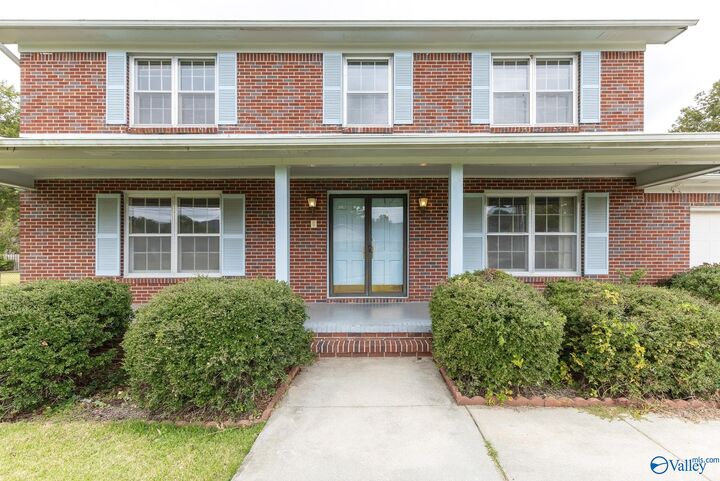 Property Photo:  817 Mira Vista Drive SE  AL 35802 