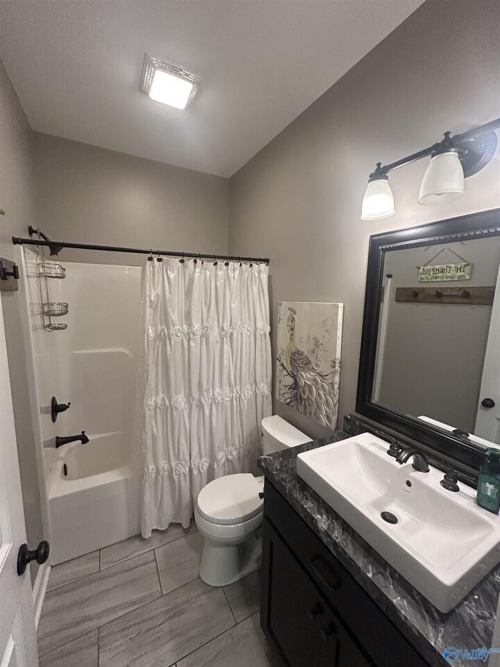 Property Photo:  43 Red Barn Road  AL 35976 