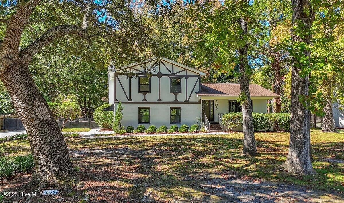 Property Photo:  309 Buccaneer Road  NC 28409 