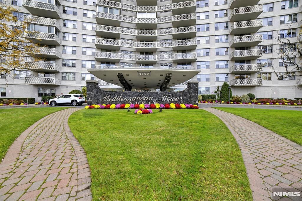 Property Photo:  2100 Linwood Avenue 17U  NJ 07024 