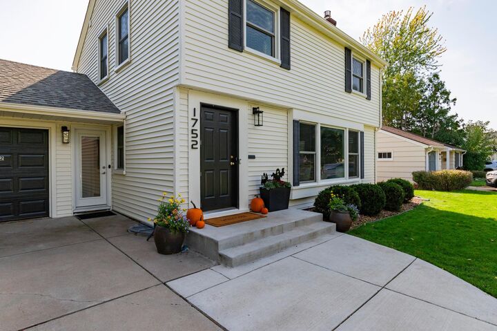 Property Photo:  1752 Bohland Avenue  MN 55116 