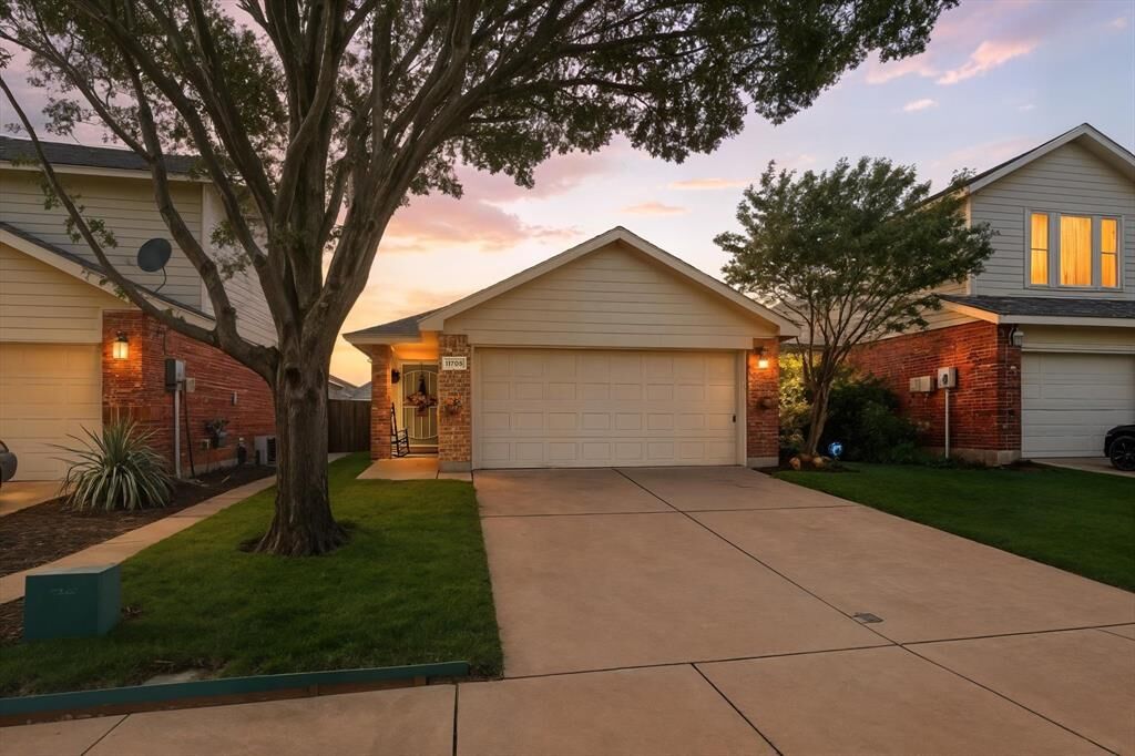 Property Photo:  11705 Cottontail  TX 76244 