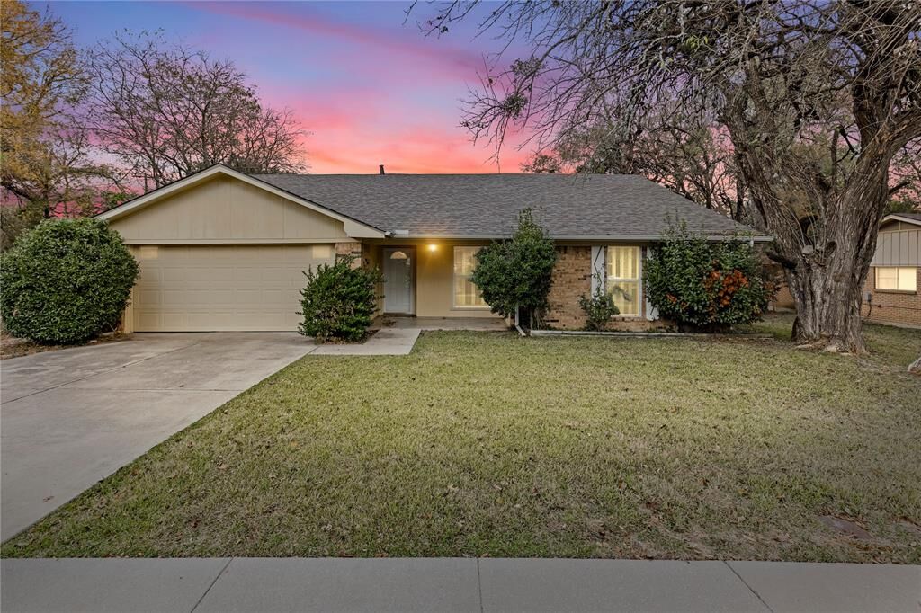 Property Photo:  502 Charlotte Street  TX 75402 