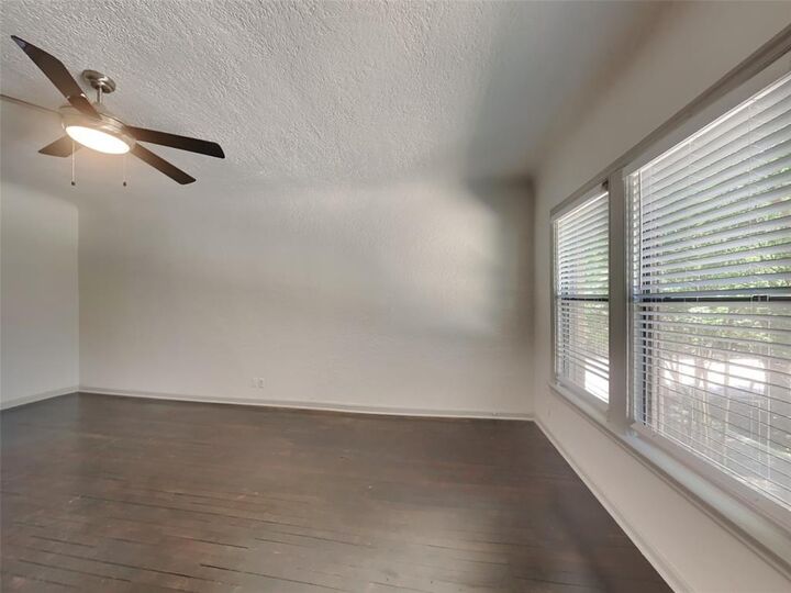 Property Photo:  2100 Forest Park Boulevard  TX 76110 