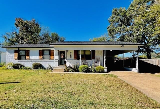Property Photo: 635 Cranford Street TX 75482