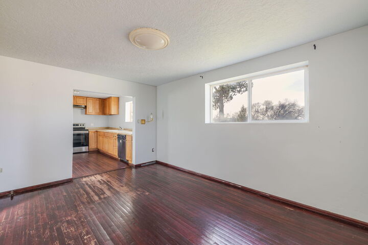 Property Photo:  385 SE B Street  OR 97741 