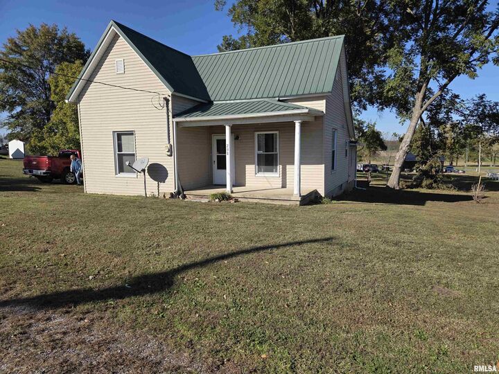208 W Cherry Street  Springerton IL 62887 photo