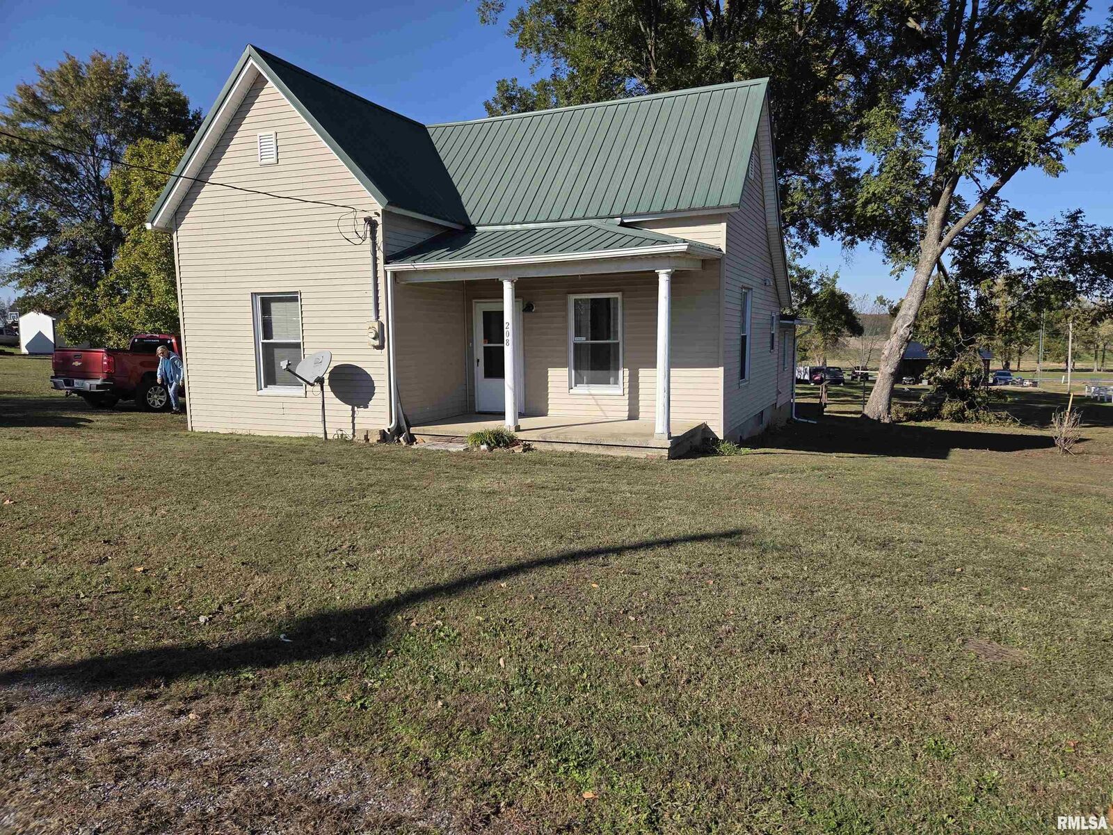 Property Photo:  208 W Cherry Street  IL 62887 