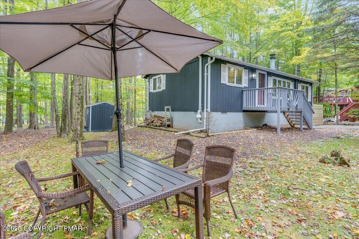 Property Photo: 158 Choctaw Drive PA 18347