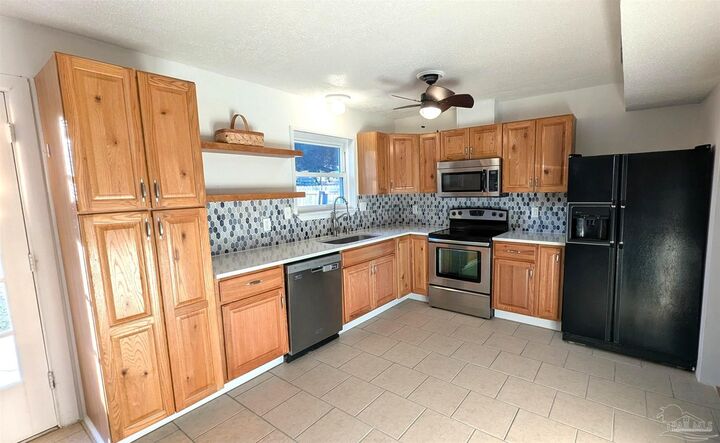 Property Photo: 12 W Casa Loma Dr FL 32569