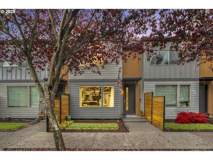 Property Photo:  125 N 44th Pl  WA 98642 