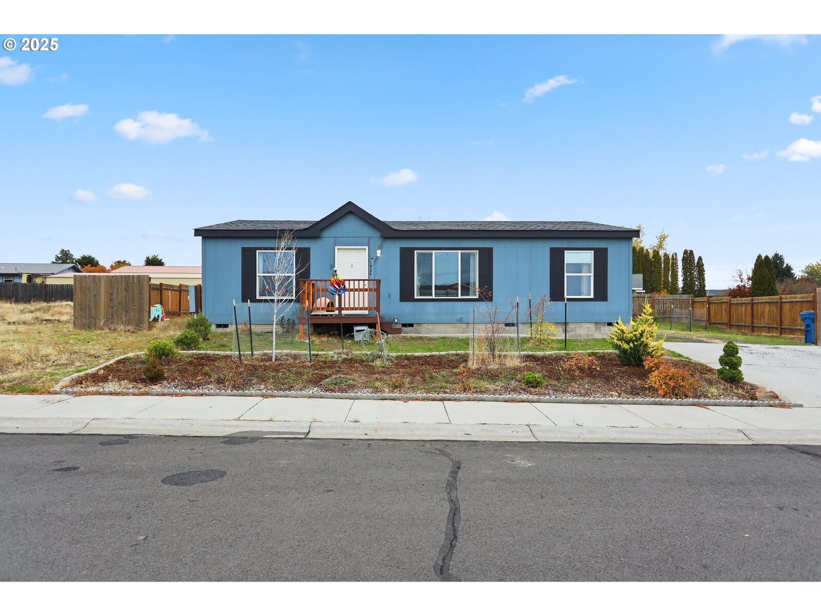 Property Photo: 1924 Jaxon St WA 98620