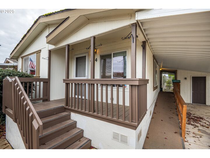 Property Photo: 1199 N Terry St 404 OR 97402