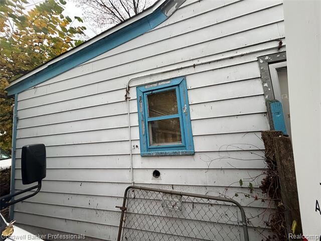 Property Photo: 33961 Louise Avenue MI 48035