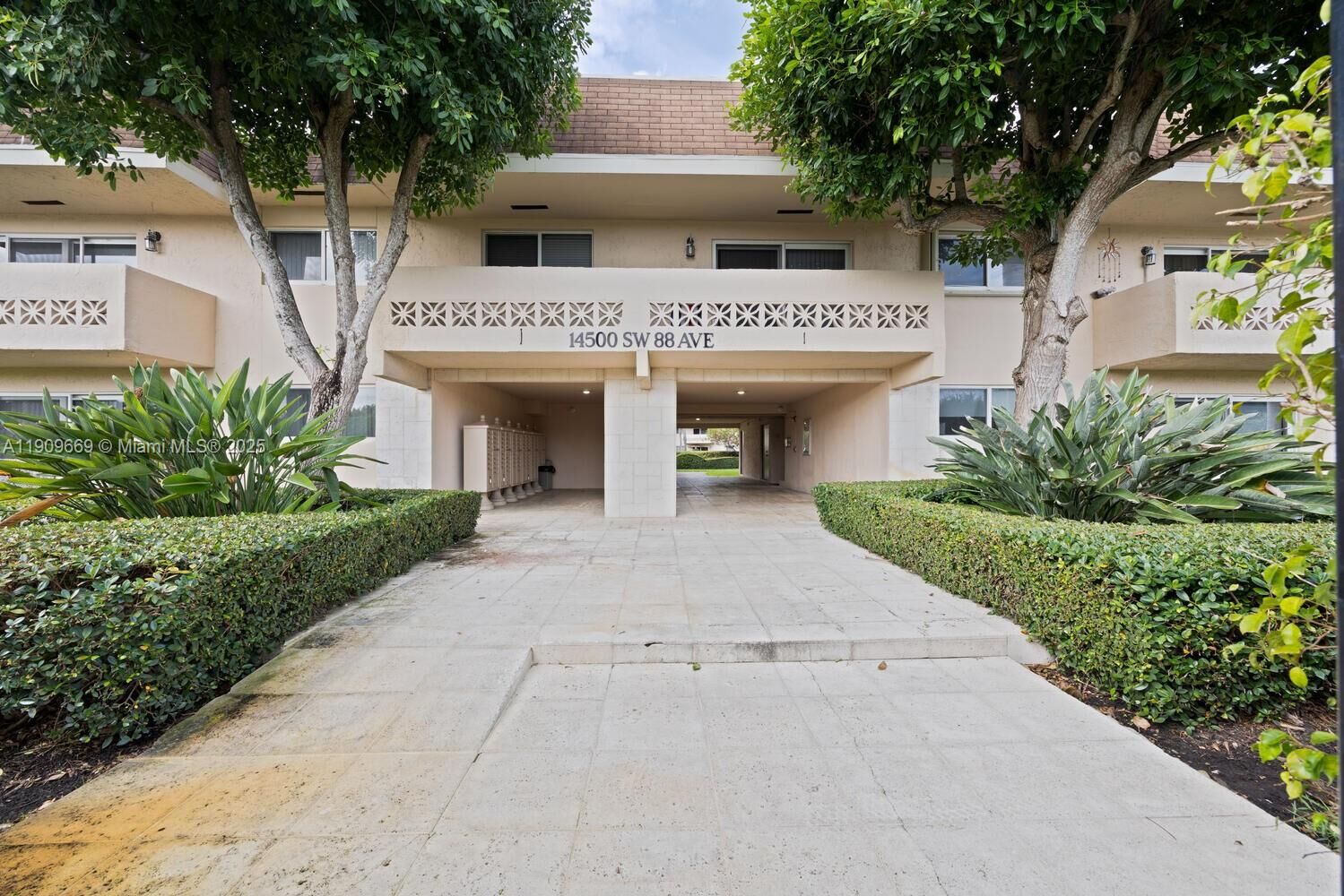 Property Photo: 14500 SW 88th Ave 104 FL 33176