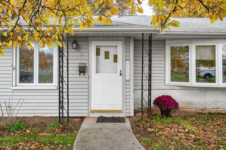 Property Photo:  16 Thornton Drive  CT 06111 